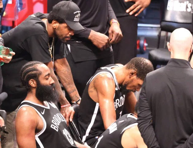 篮网不敌雄鹿,东部半决赛陷入胶着 篮网不敌雄鹿,东部半决赛陷入胶着