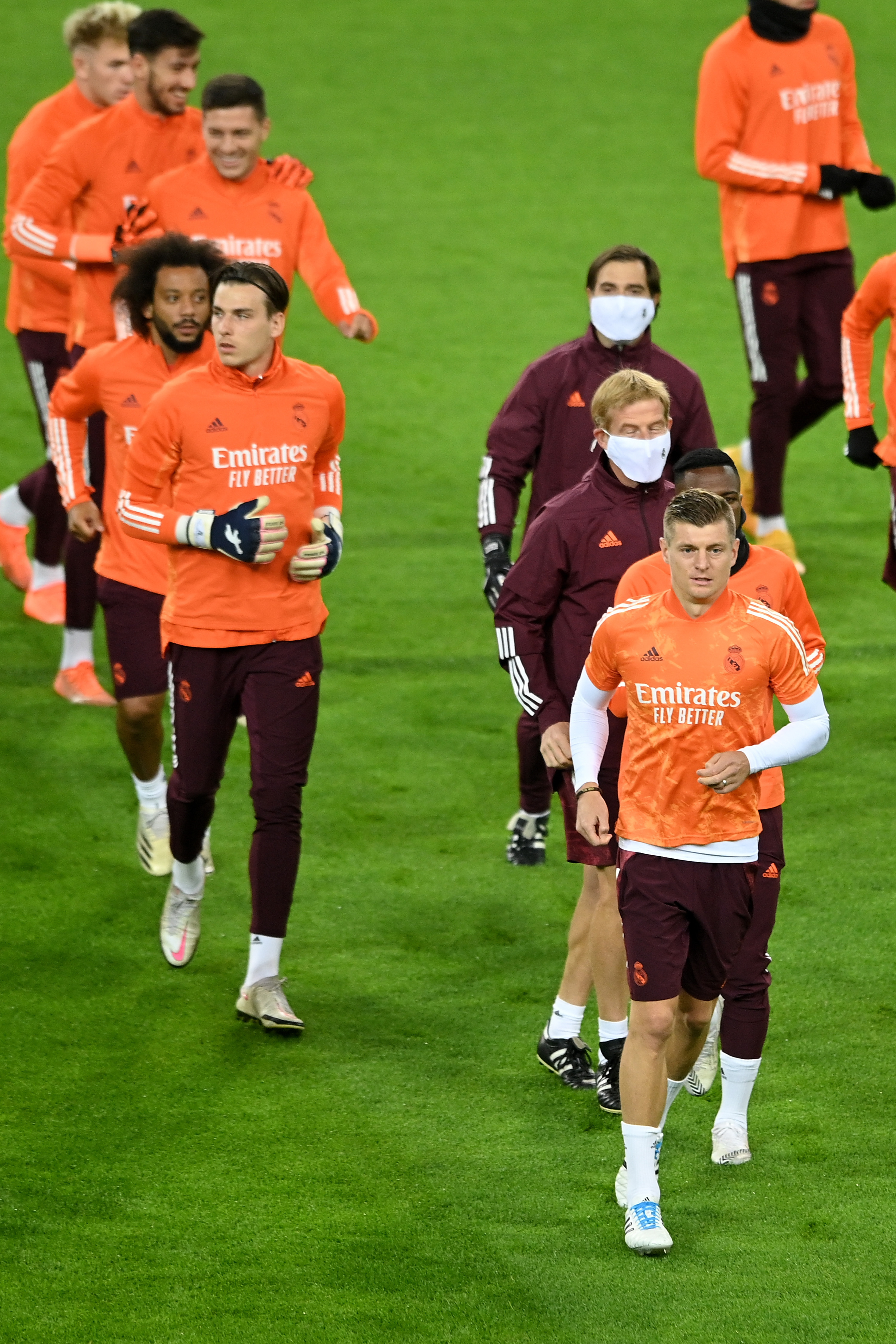 南宫娱乐-皇家马德里球员重返训练场备战欧冠赛事