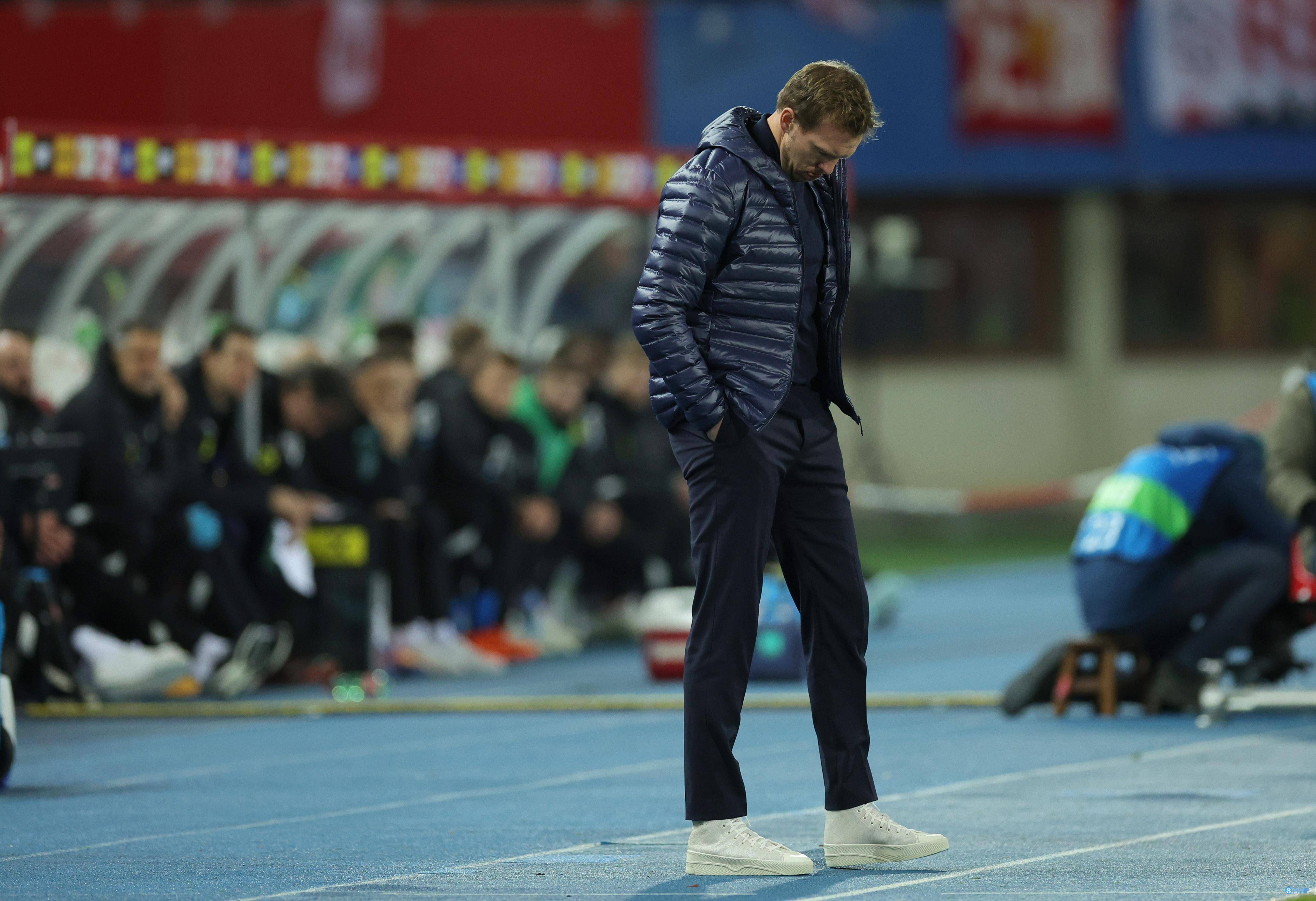 阿贾克斯客场不敌里尔,遭遇两连败 阿贾克斯客场不敌里尔,遭遇两连败