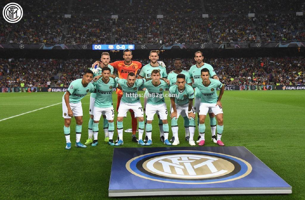 国米大战尤文,激烈比赛引无数球迷围观 国米大战尤文,激烈比赛引无数球迷围观