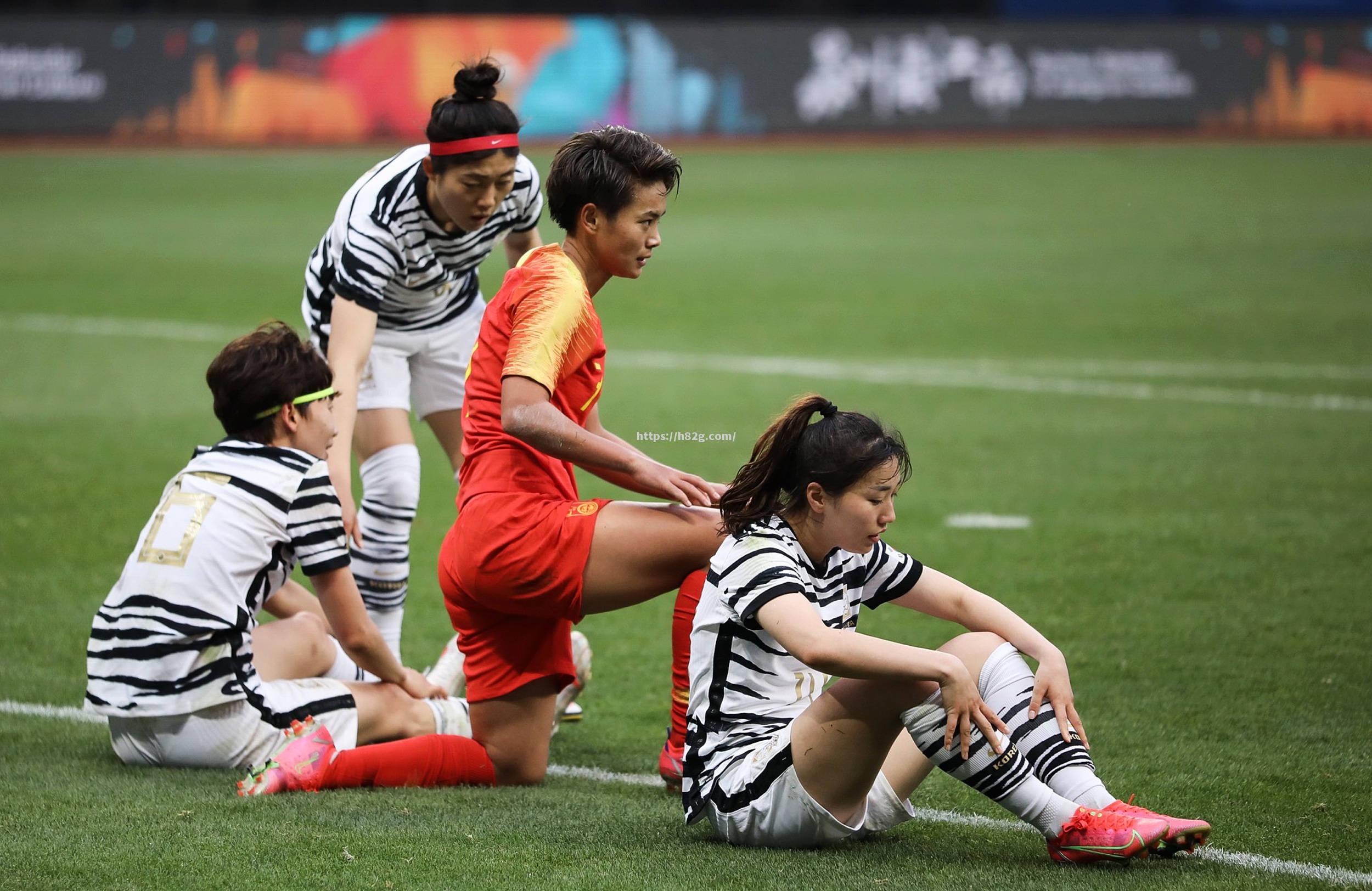 南宫娱乐-女足比赛引发全民狂热，球迷疯狂呐喊！