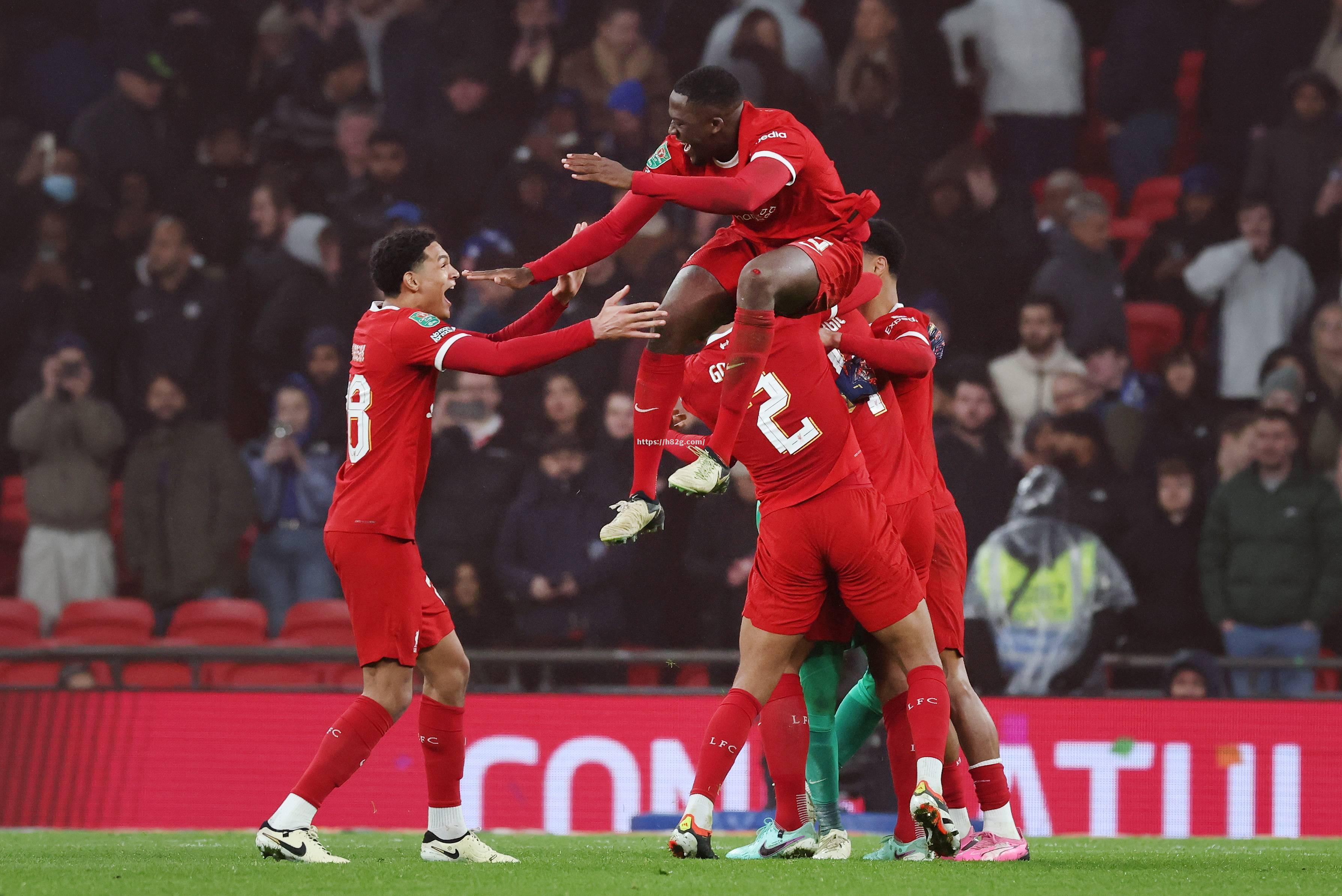 南宫娱乐-利物浦中场传球灵活，联赛夺冠前景可期